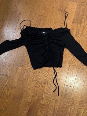 Forever 21 Black Off-Shoulder Ruched Crop Top